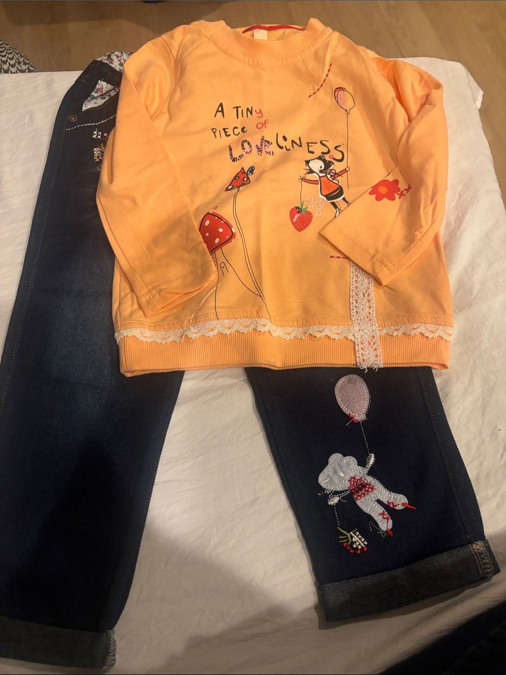 Girls Peach Long Sleeve Top with Cute Print jeans.size 110